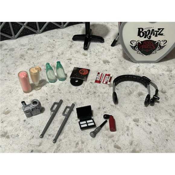 Bratz Rock Angels Band Instruments &Spinning Stage-Complete - Picture 6 of 7